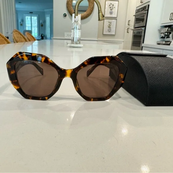 Authentic Prada polarized Sunglasses - Picture 7 of 7